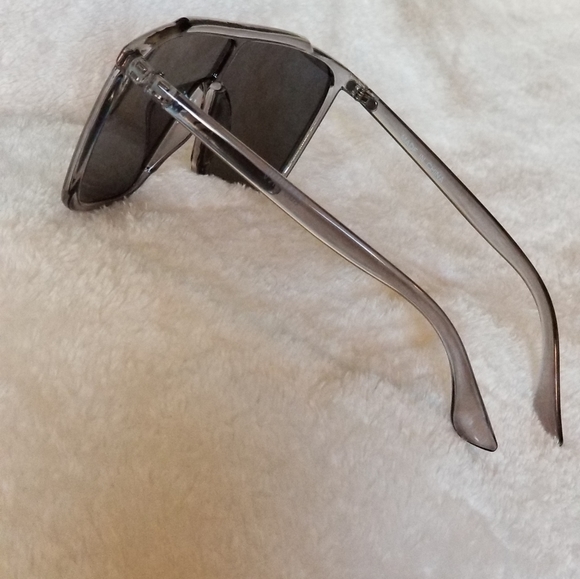 SUNGLASSES - Picture 3 of 3